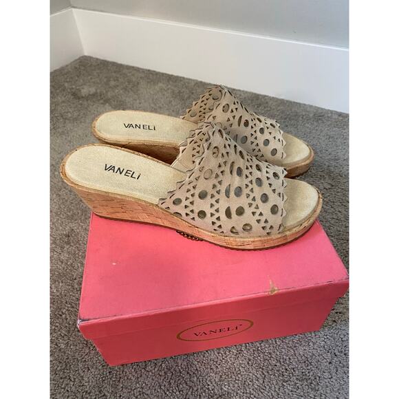 New Vaneli Cammie Nude Suede Wedge Sandals Size 9.5 - Picture 2 of 5